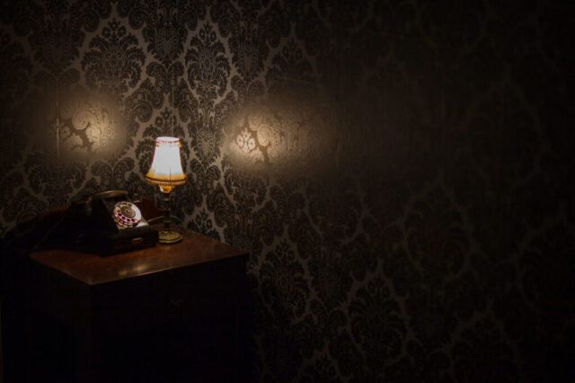 Lady in red - pakohuone helsinki 4