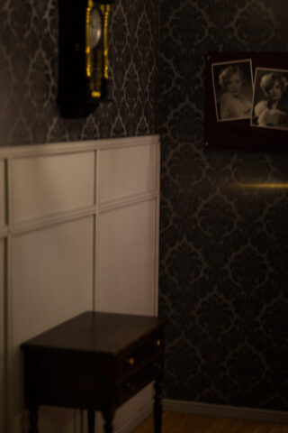 Lady in red - pakohuone helsinki 6